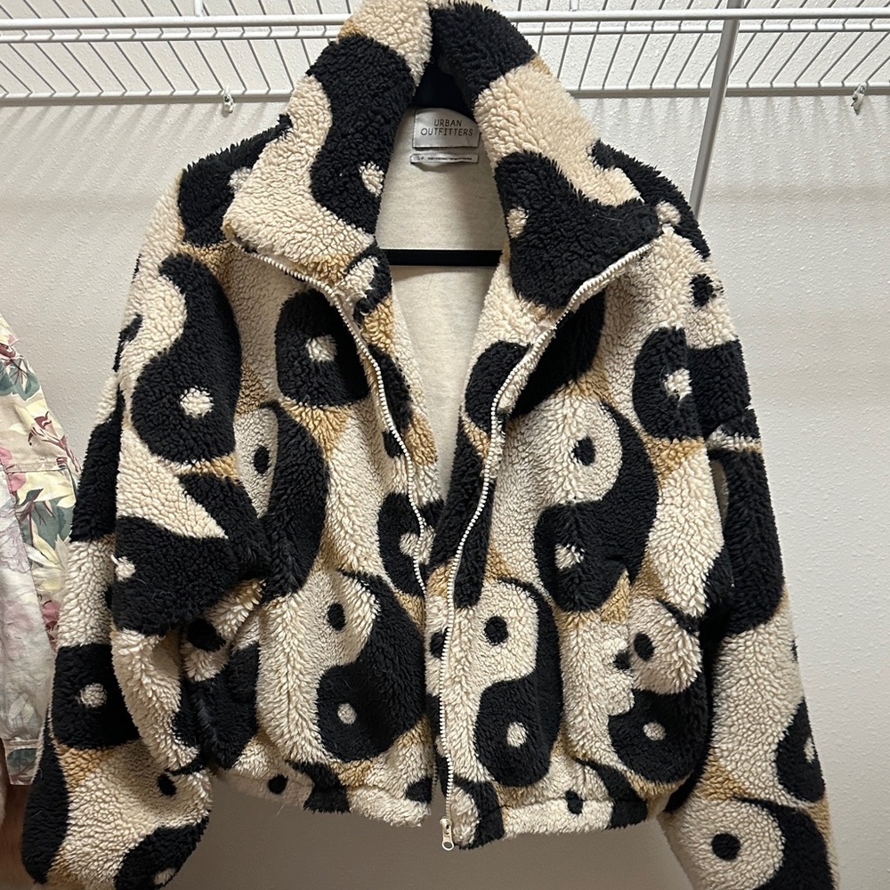 UO yin and yang fleece sweater S euc